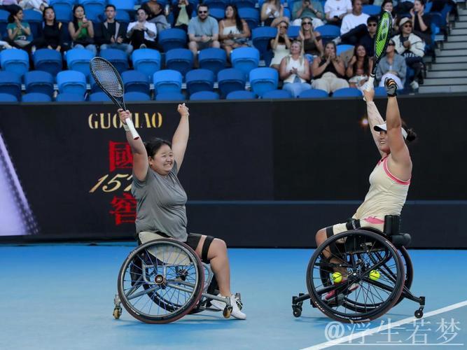 李晓辉与王紫莹勇夺法网轮椅网球女双亚军 李晓辉与王紫莹勇夺法网轮椅网球女双亚军
